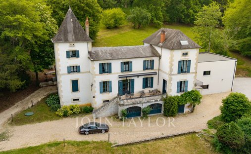 Schloss in Sanilhac, Neu-Aquitanien, Frankreich 1