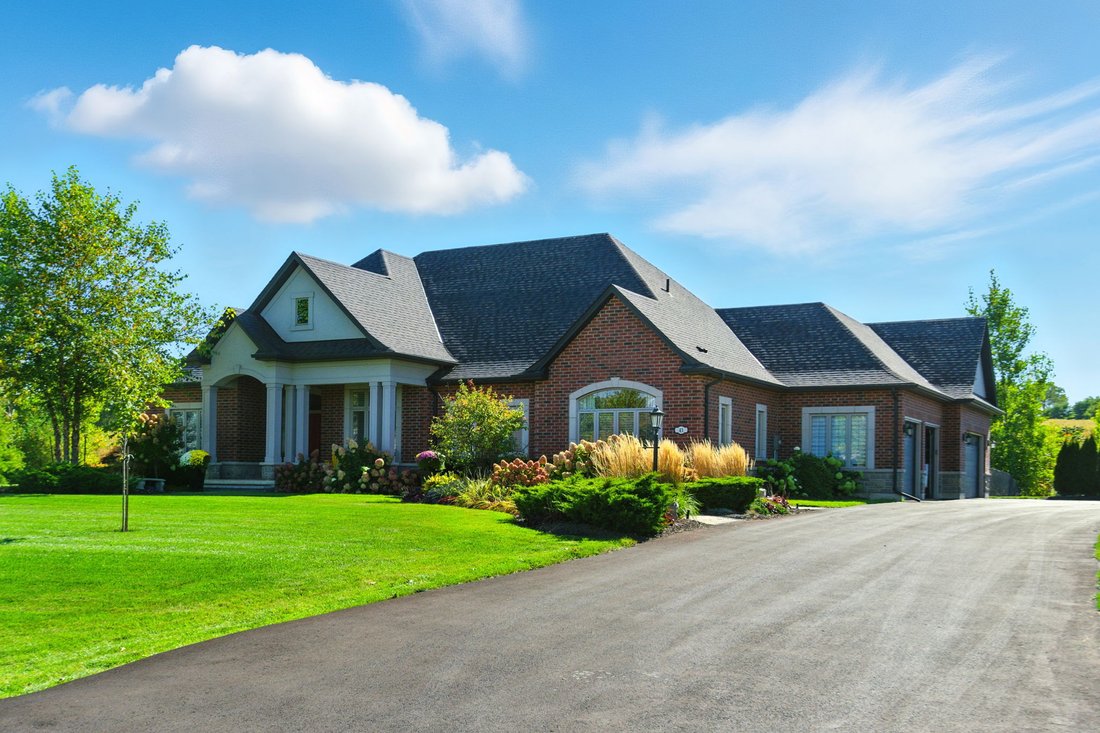 House in Hamilton, Ontario, Canada 1 - 17804481