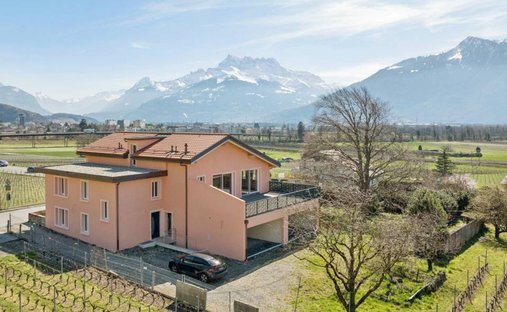 Haus in Yvorne, Waadt, Schweiz 1