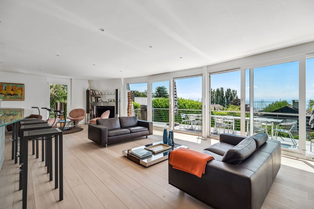 Magnificent Contemporary Villa On Lake Neuchâtel