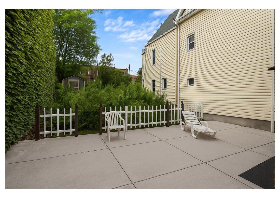 House in New York, New York, United States 4 - 17806858