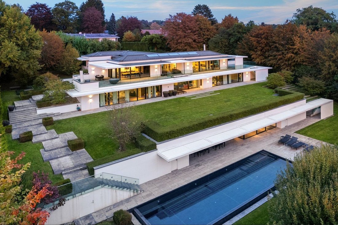 Exceptional Property With Contemporary Architecture