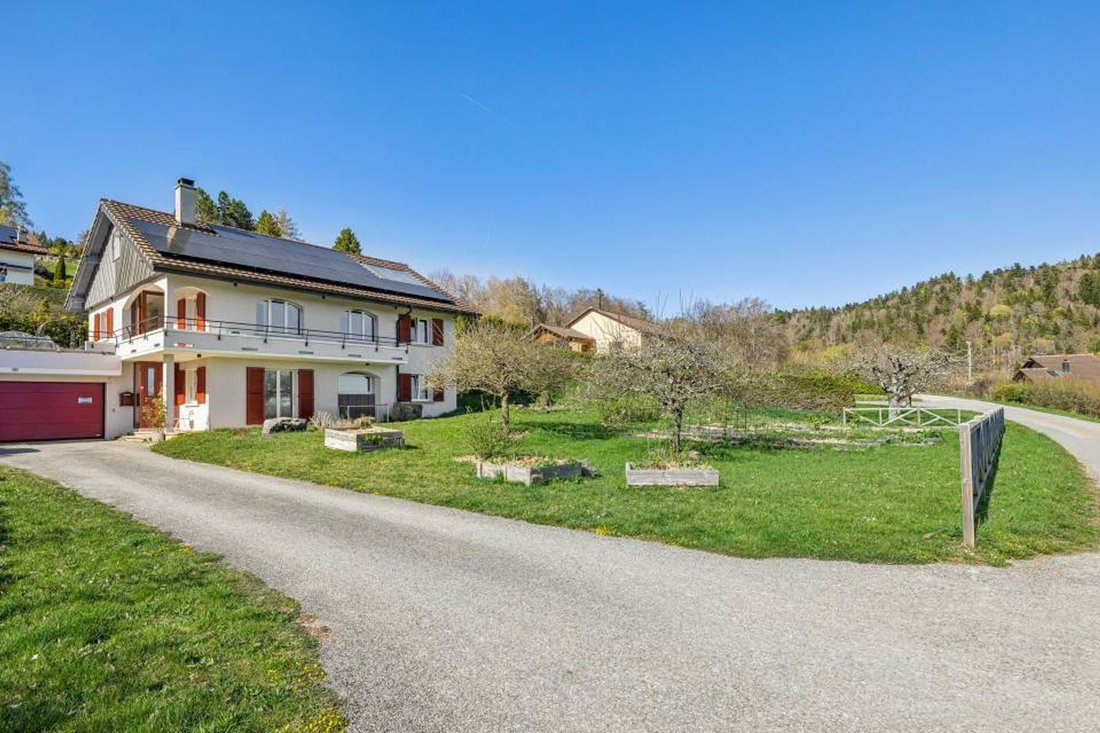 Superb Villa With Lake And Alpine Views
