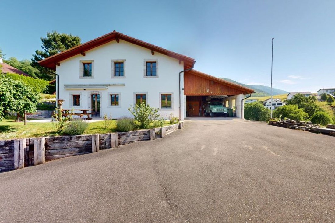 The Perfect Balance: Contemporary Elegance And Short Term Serenity