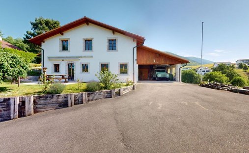 Haus in Court, Bern, Schweiz 1