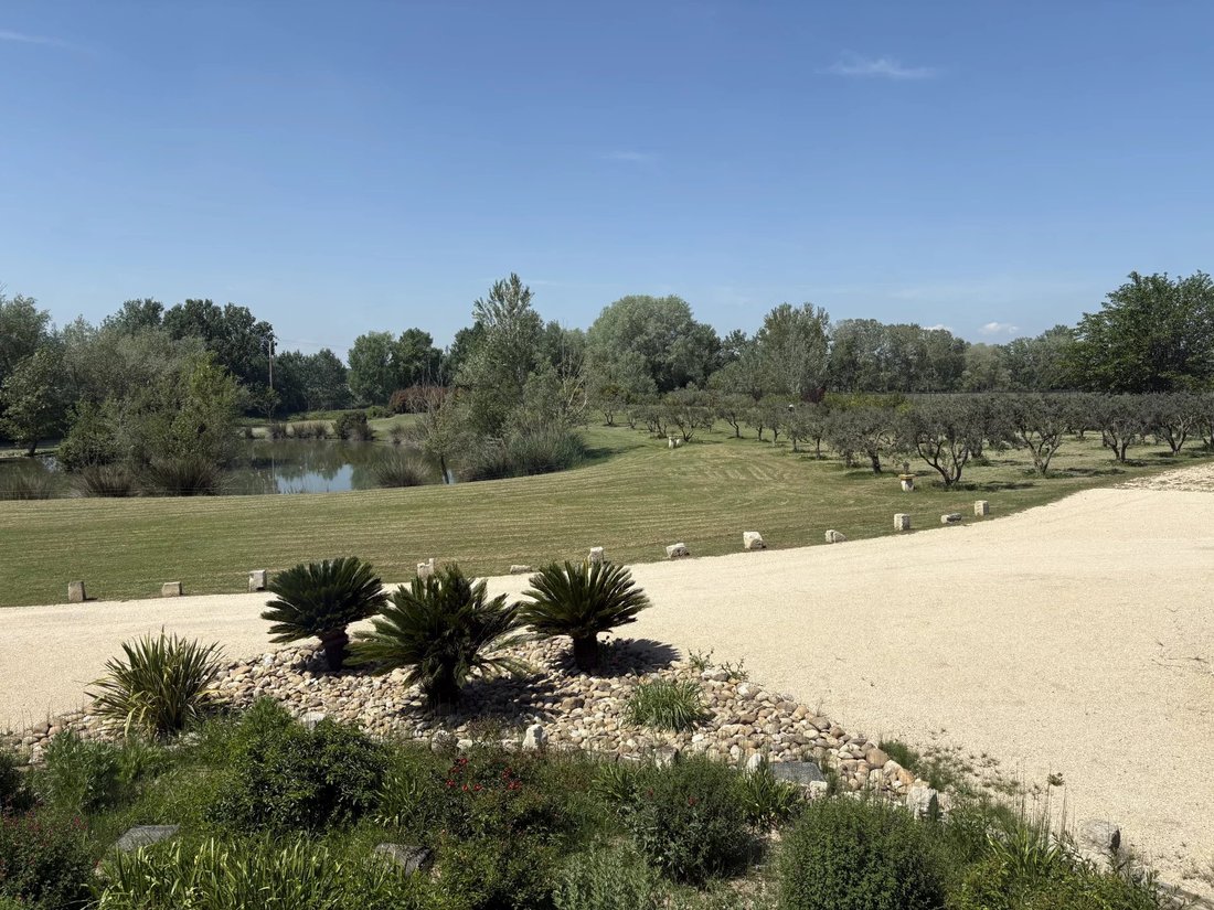 Estate in Arles, Provence-Alpes-Côte d'Azur, France 5 - 17808096