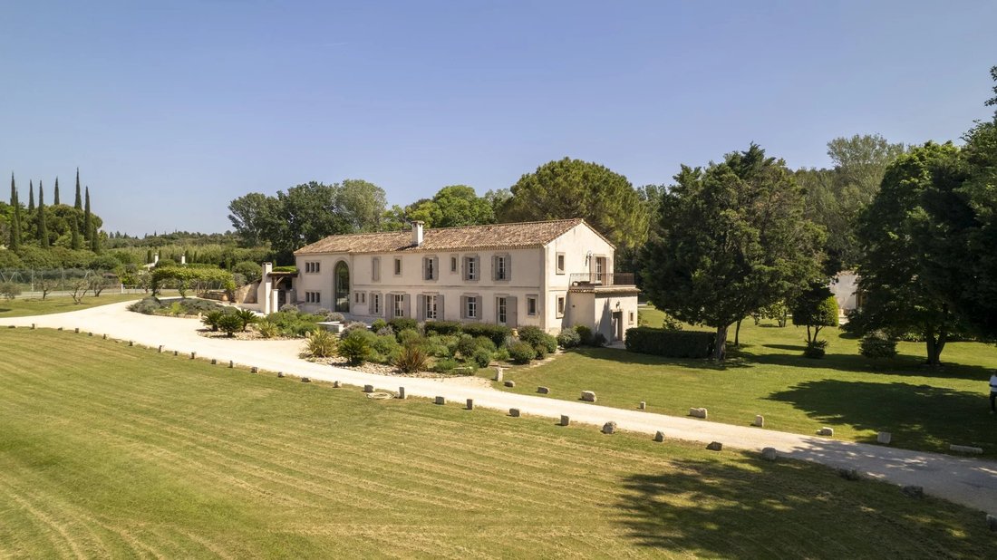 Estate in Arles, Provence-Alpes-Côte d'Azur, France 3 - 17808096