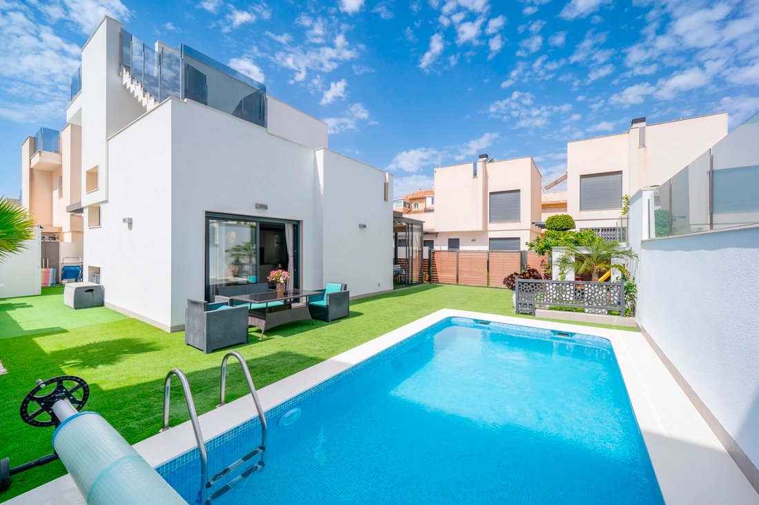 Villa in Torrevieja, Valencian Community, Spain 1 - 17769991