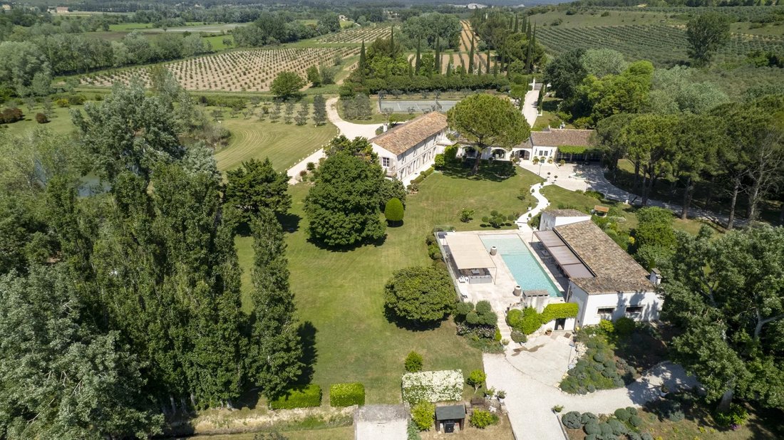 Estate in Arles, Provence-Alpes-Côte d'Azur, France 2 - 17808096