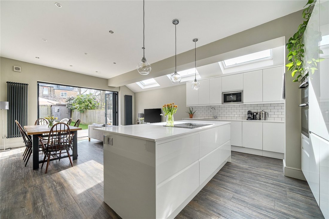 House in Colney Hatch, Barnet, England 1 - 17808050