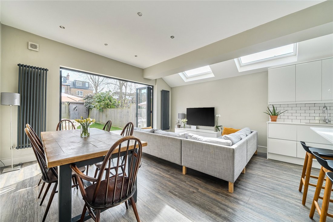 House in Colney Hatch, Barnet, England 3 - 17808050