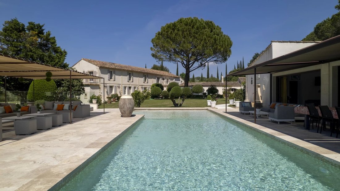 Estate in Arles, Provence-Alpes-Côte d'Azur, France 1 - 17808096