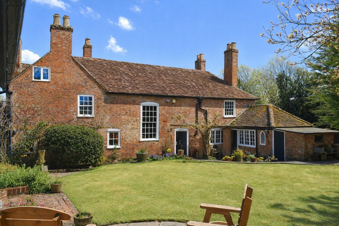 House in Milford on Sea, England 3 - 17808316