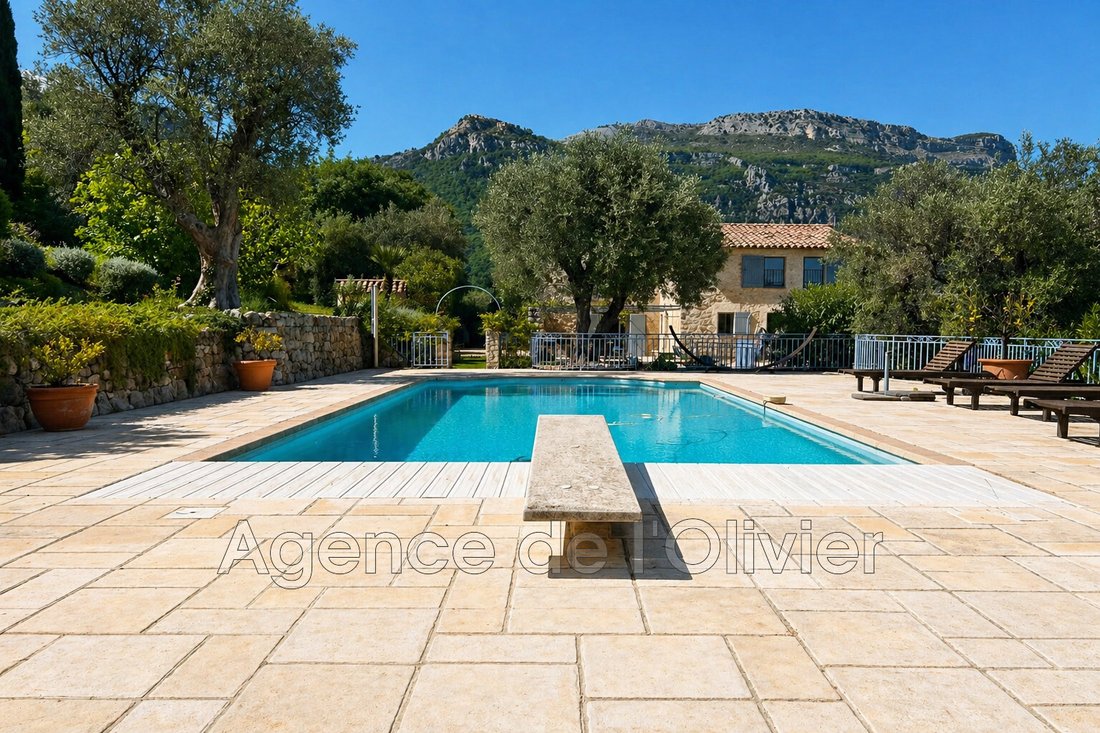 Villa in Le Bar-sur-Loup, Provence-Alpes-Côte d'Azur, France 1 - 17809589