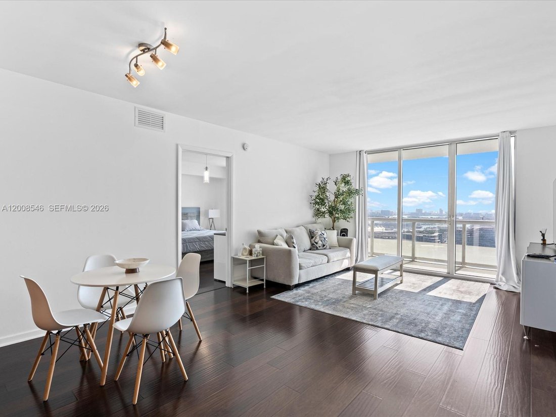 Condo in Miami, Florida, United States 5 - 17809776