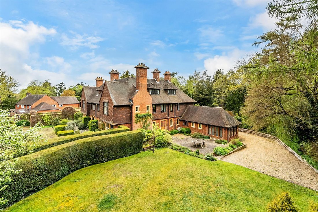 House in Surrey, England 2 - 17808141