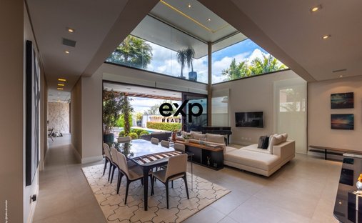 House in Mont Blanc Résidence, State of São Paulo, Brazil 1