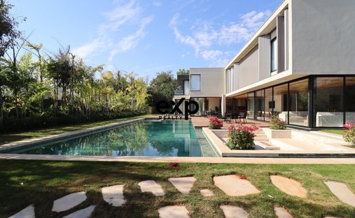 House in Jardim Da Grama, State of São Paulo, Brazil 1
