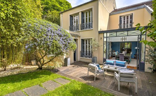 House in Plateau Ouest, Suresnes, France 1