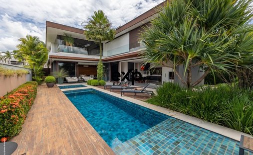 House in Mont Blanc Résidence, State of São Paulo, Brazil 1