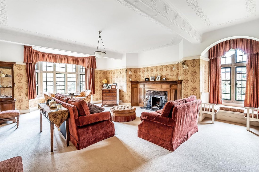 House in Surrey, England 5 - 17808141