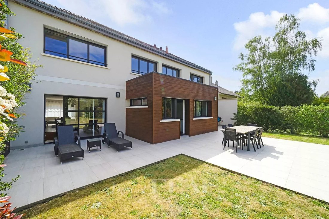 House in Les Loges-en-Josas, Ile-de-France, France 2 - 17808253