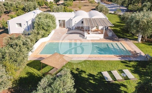 Villa en Calle Ludovico - Corso Umberto I - Calle Vittorio Emanuele, Ostuni, Apulia 1