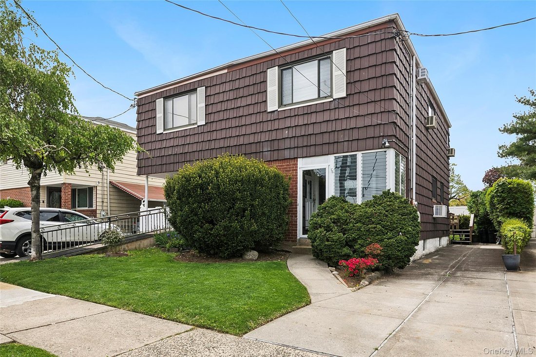 House in New York, New York, United States 1 - 17809814
