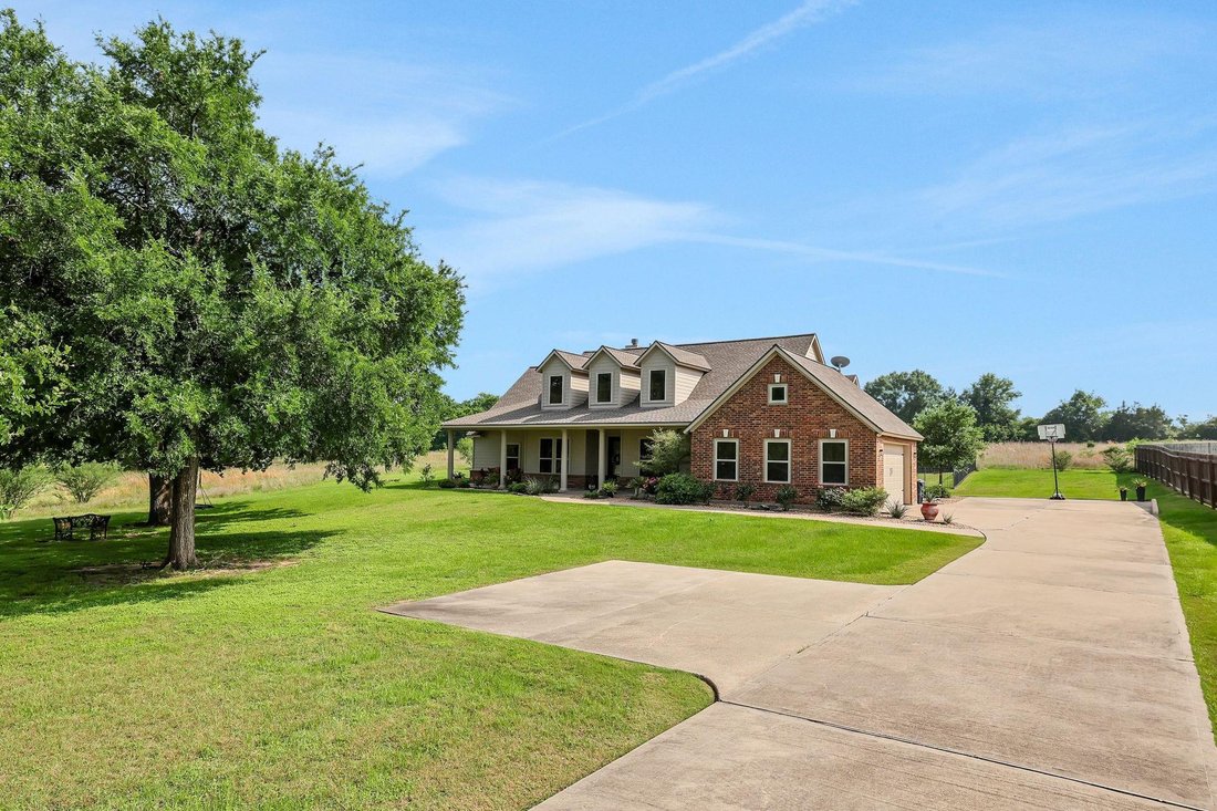 House in Brenham, Texas, United States 4 - 17809473