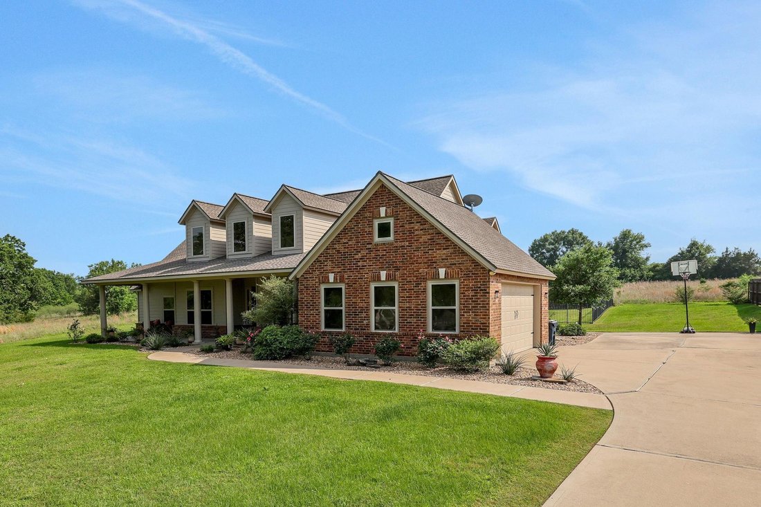 House in Brenham, Texas, United States 2 - 17809473