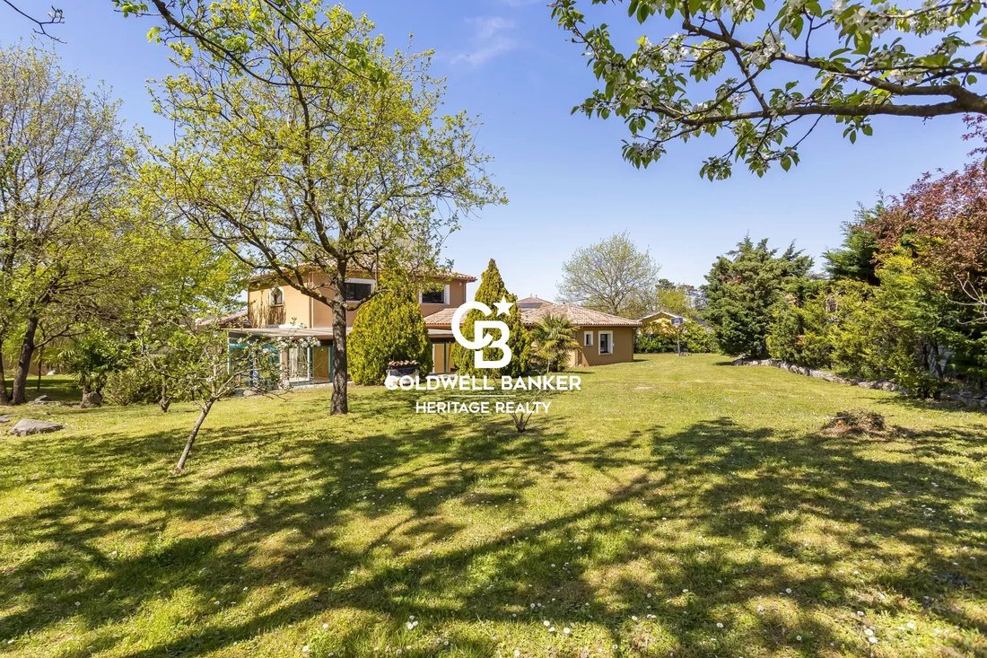 Estate in Brignais, Auvergne-Rhône-Alpes, France 2 - 17810513