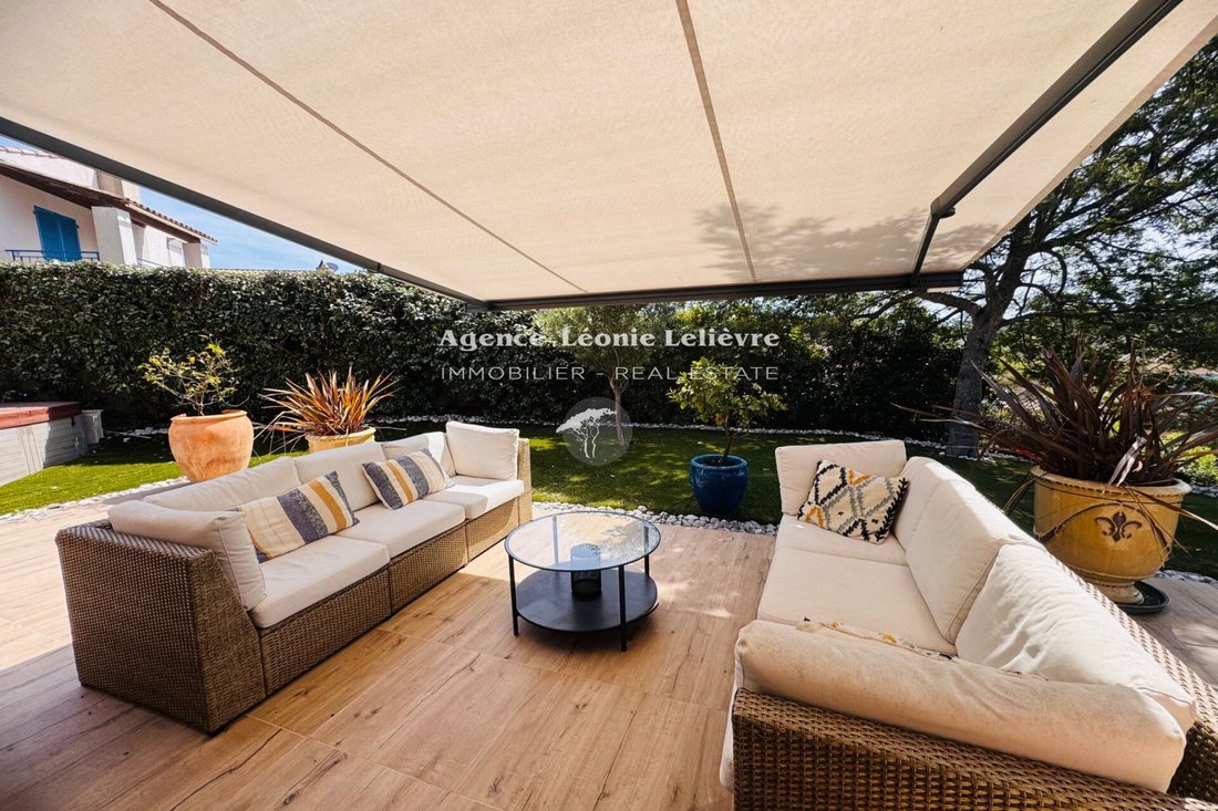 Villa in Les Issambres, Roquebrune-sur-Argens, France 3 - 17809575