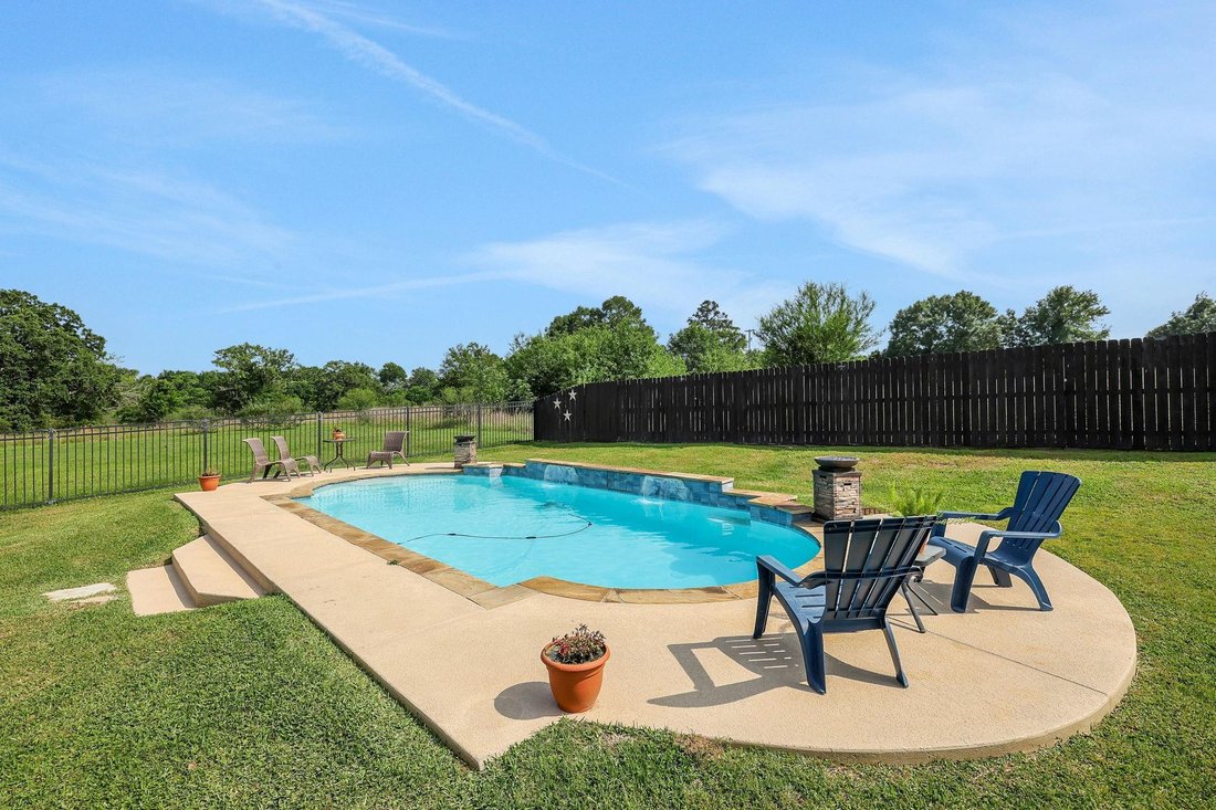 House in Brenham, Texas, United States 5 - 17809473