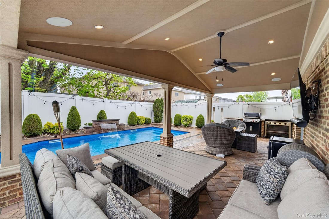 House in New York, New York, United States 4 - 17808515