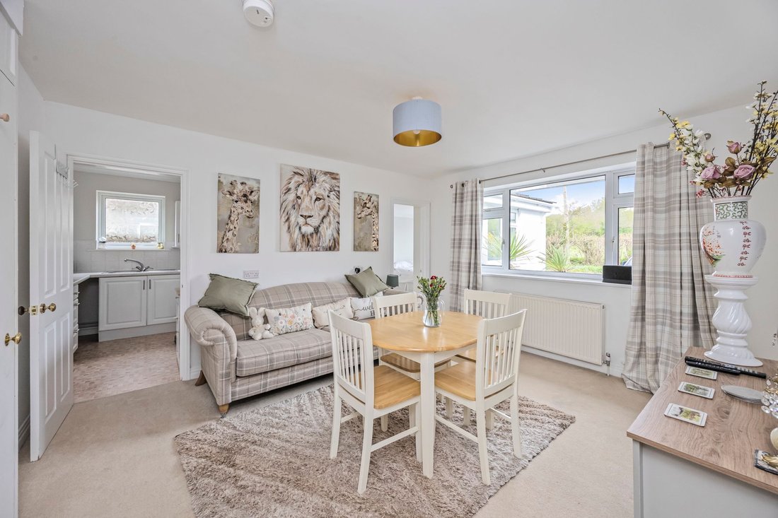 Bungalow in Henfield, England 3 - 17809973