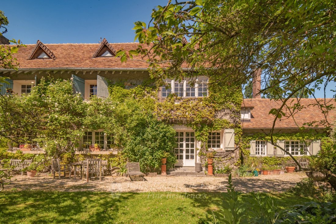 Estate in Les Ecrennes, Ile-de-France, France 1 - 17810452