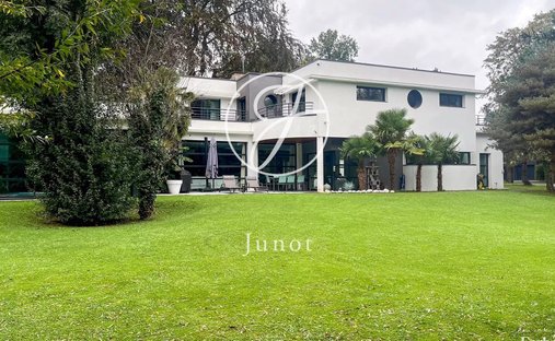 Villa a Croix, Alta Francia, Francia 1