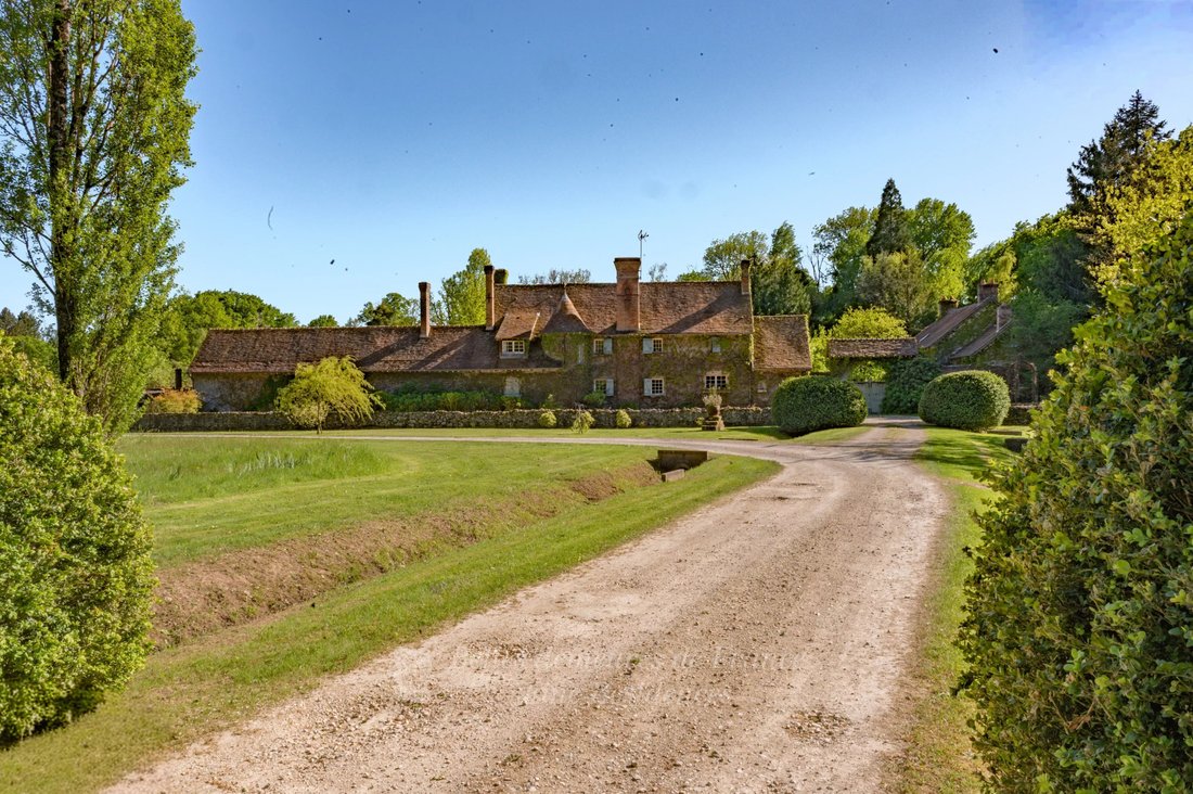 Estate in Les Ecrennes, Ile-de-France, France 2 - 17810452