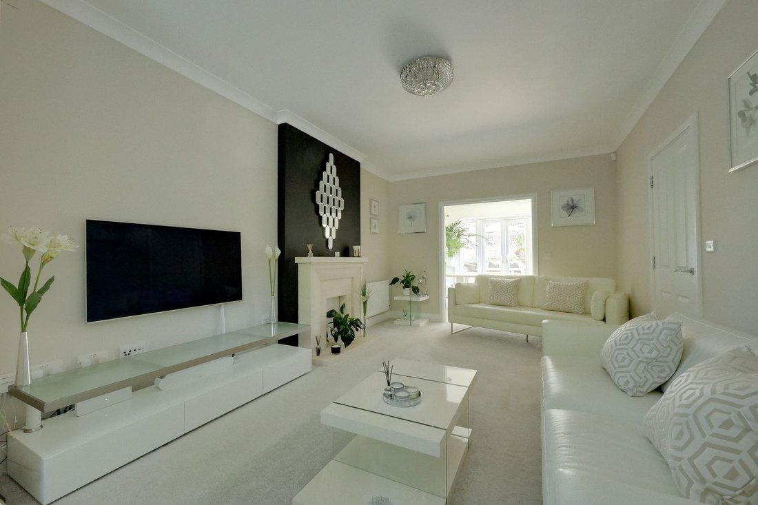 House in Burgess Hill, England 3 - 17809986