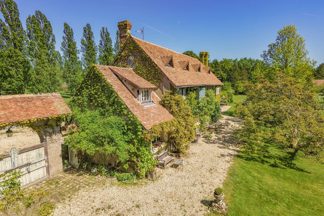 Estate in Les Ecrennes, Ile-de-France, France 4 - 17810452