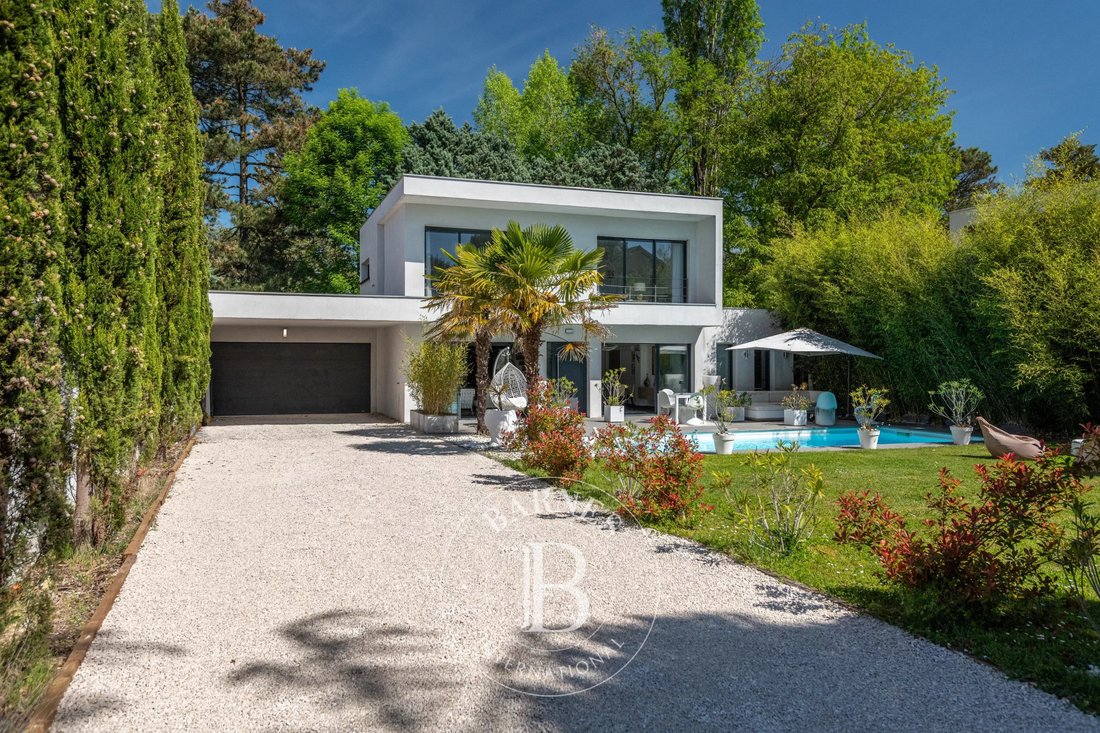 House in Charbonnieres-les-Bains, Auvergne-Rhône-Alpes, France 1 - 17809658