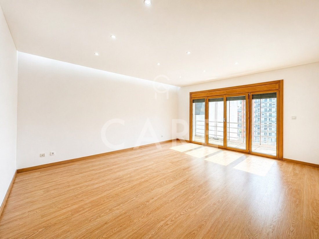 Apartment in Odivelas, Lisbon, Portugal 2 - 17810096