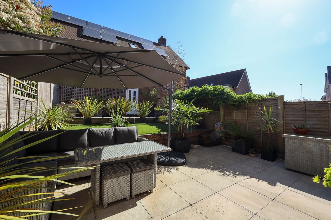 House in Burgess Hill, England 4 - 17809986