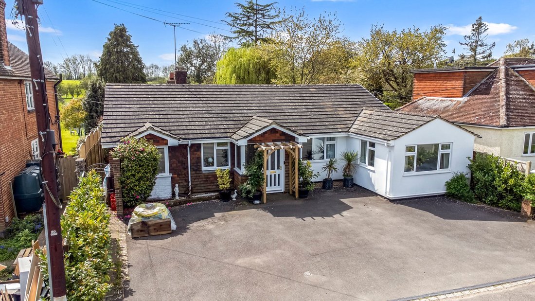 Bungalow in Henfield, England 1 - 17809973