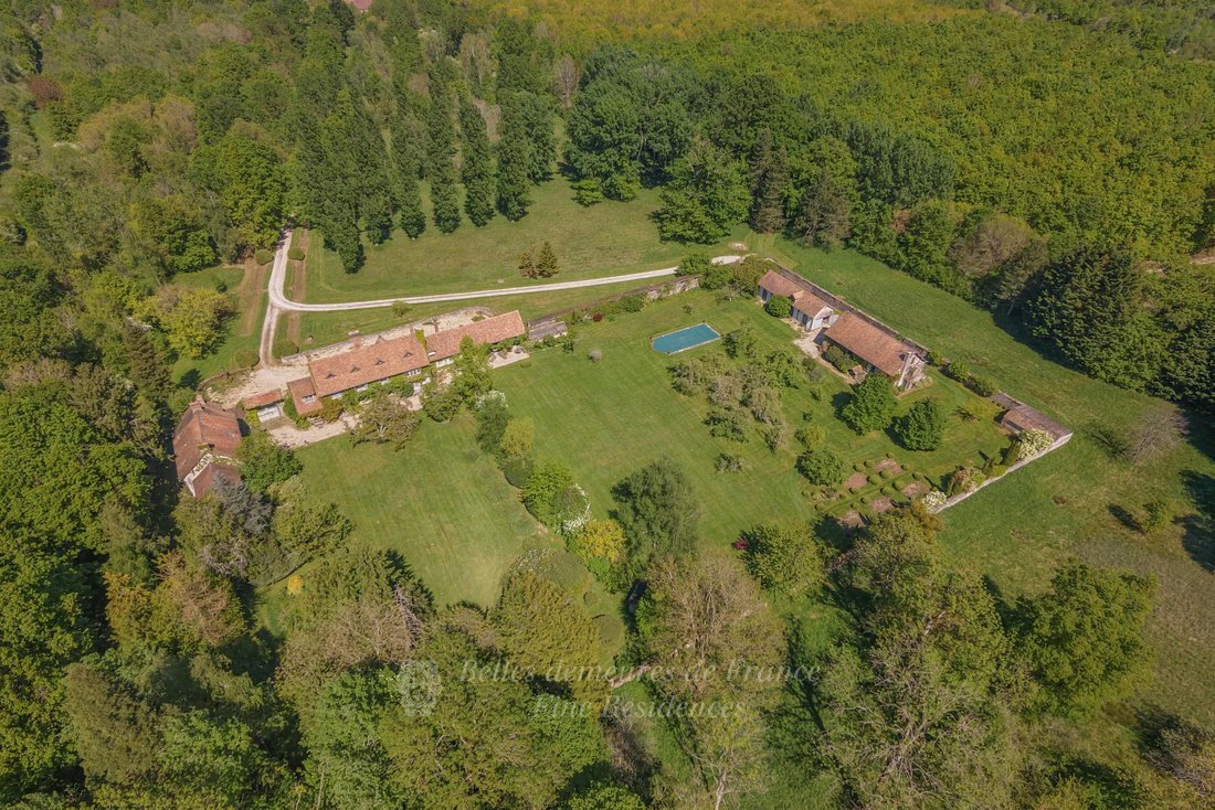 Estate in Les Ecrennes, Ile-de-France, France 3 - 17810452