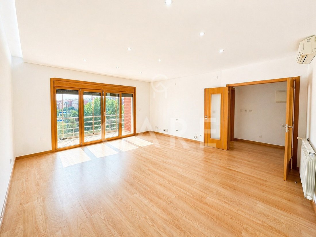 Apartment in Odivelas, Lisbon, Portugal 4 - 17810096