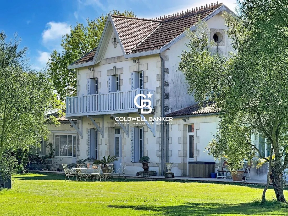 House in Mortagne-sur-Gironde, Nouvelle-Aquitaine, France 1 - 17810308