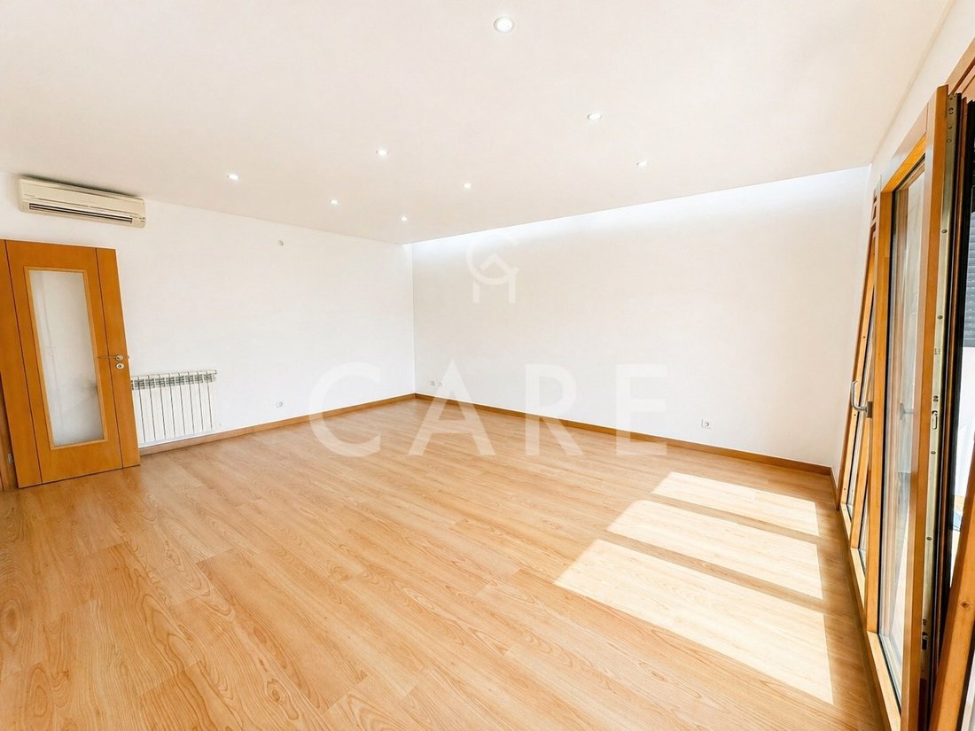 Apartment in Odivelas, Lisbon, Portugal 3 - 17810096