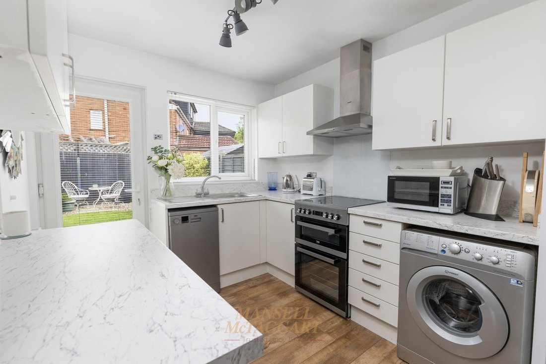 Bungalow in Pease Pottage, Copthorne, England 2 - 17810008