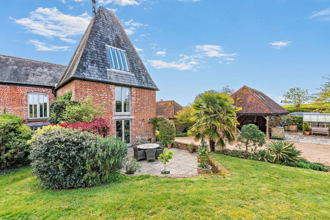 House in Bentley, England 5 - 17810240